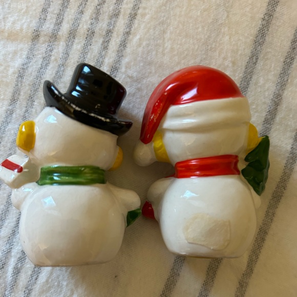 Vintage Lefton Salt and Peppere Shaker Snowmen - Picture 4 of 4